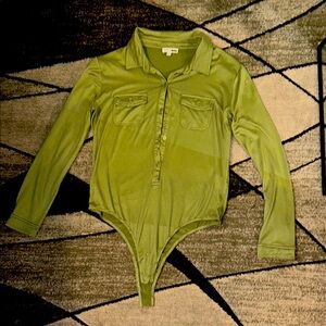 Fashion Nova Olive Green Bodysuit
(Has only been worn once)